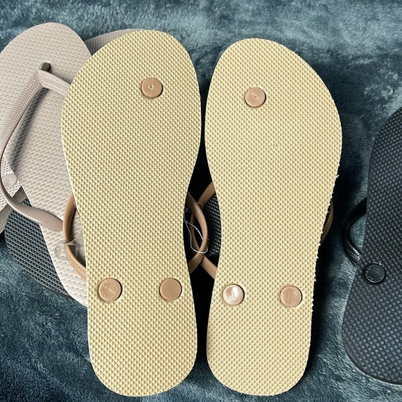 🆕 OLD NAVY Flip-Flop Bundle ~ 7 - Picture 7 of 10
